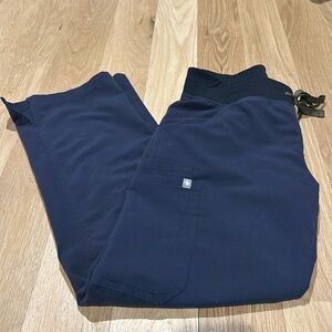Figs 4 pocket cargo scrubs, navy, small petite